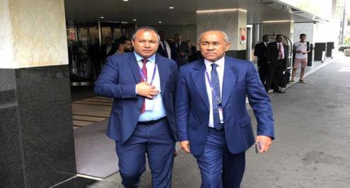 تقارير عالمية: فرنسا تخلي سبيل أحمد مع سحب جواز سفره.. ومطالب بتفتيش مقر "كاف"